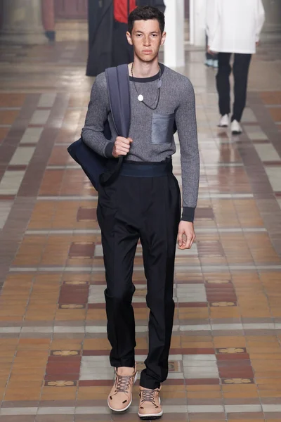 Look 32
